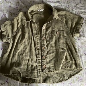 Green Aeropostale button down crop top